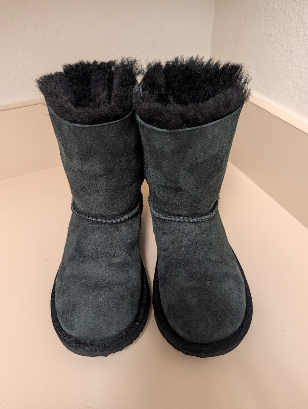 UGG Girls Bailey Bow II Black Suade Boots Size 11 - Picture 2 of 5